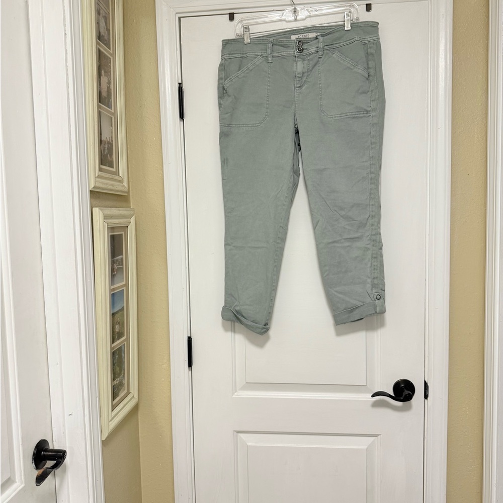 Torrid sage green size 14 military cropped pants.